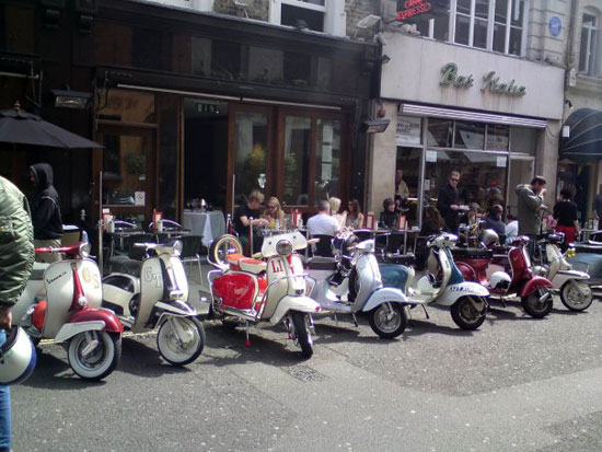 Bar Italia scooter club