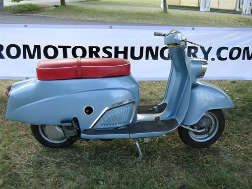 Vintage scooter being auctioned on eBay