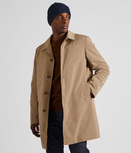 Harry Palmer-style: Single-breasted raincoat at Uniqlo