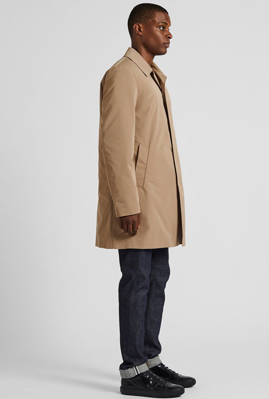 Harry Palmer-style: Single-breasted raincoat at Uniqlo