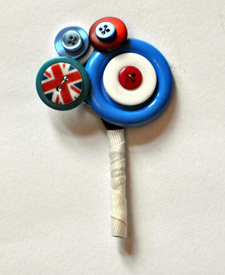 Mod-inspired buttonholes by Charlie Laurie Designs