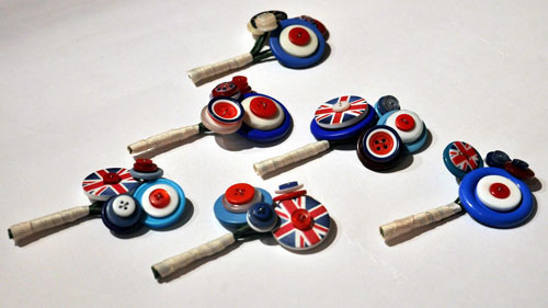 Mod-inspired buttonholes by Charlie Laurie Designs