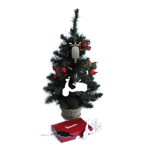 Vespa goes festive: Vespa Christmas tree decorations