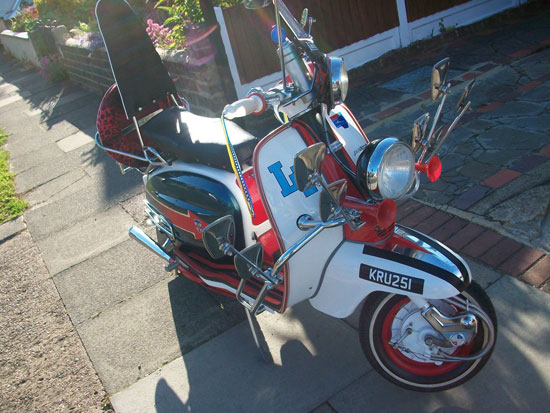 Quadrophenia replica Lambretta Li 125 scooter signed by Phil Daniels