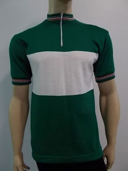 Affordable vintage cycling tops by 3M Caverni