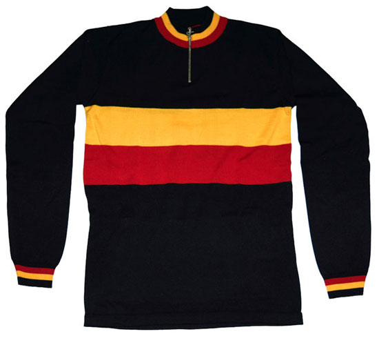 Vintage-style cycling clothing by Tiralento