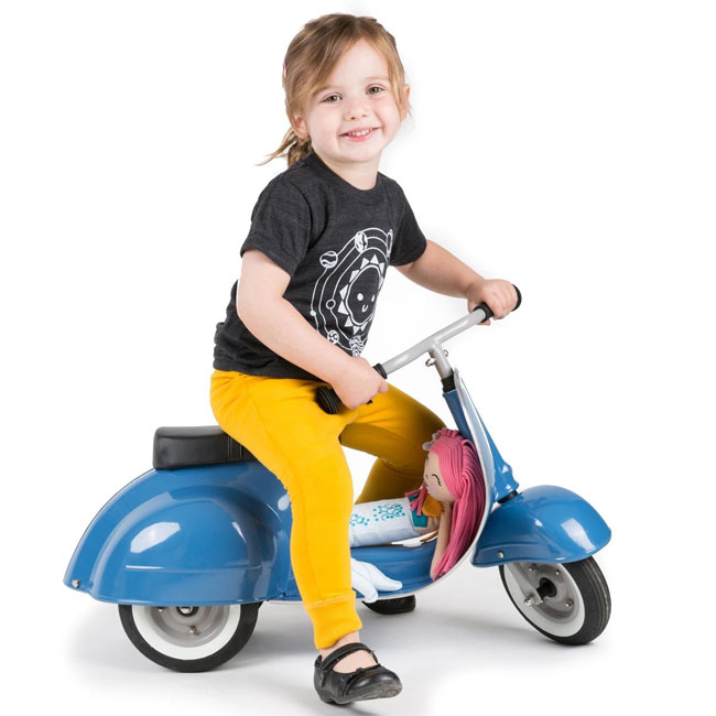 Primo Vespa-style scooter for kids by Ambosstoys