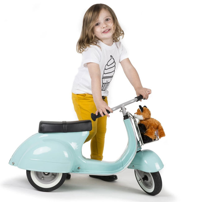 Primo Vespa-style scooter for kids by Ambosstoys