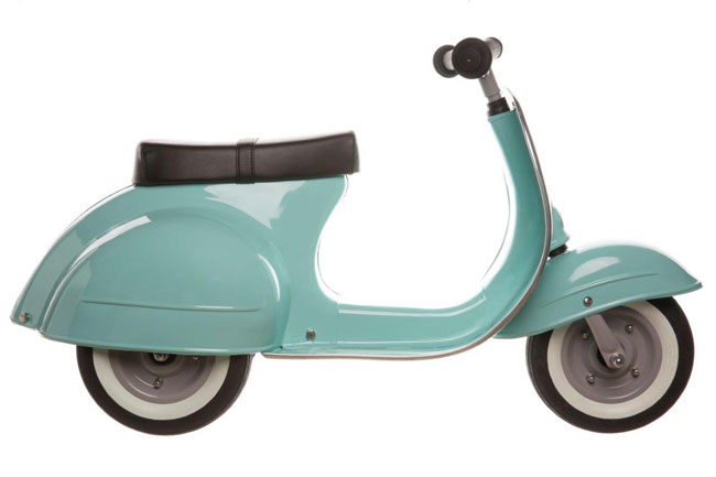 Primo Vespa-style scooter for kids by Ambosstoys