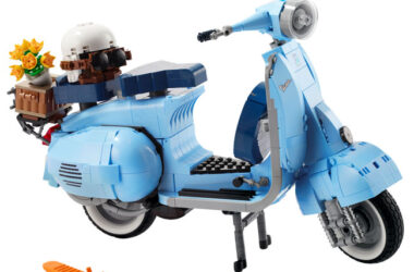 1960s Vespa 125 Lego set now available